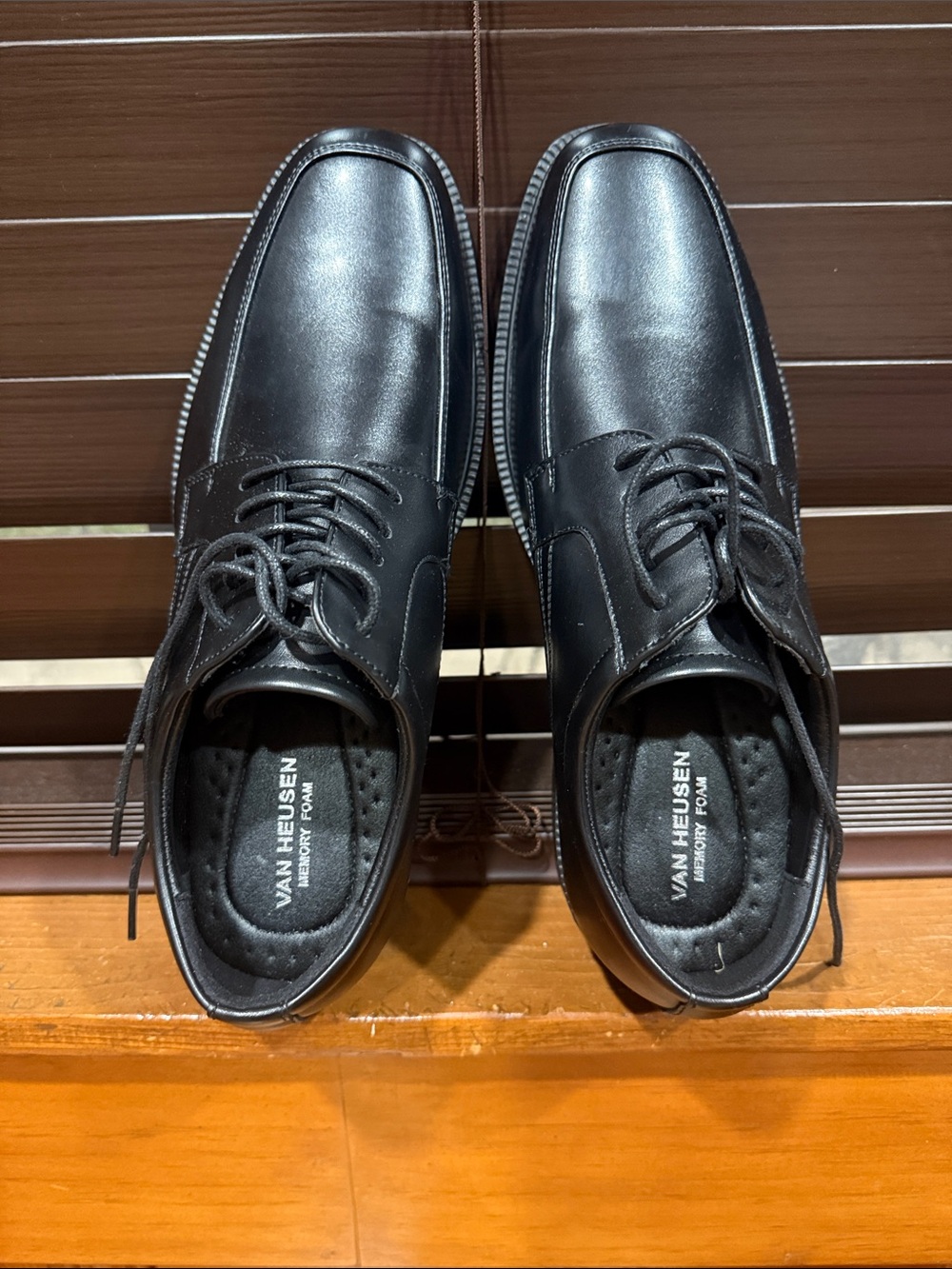 Van Heusen Black Leather Lace-Up Oxfords